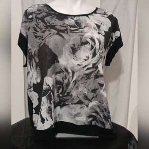 Apt. 9 Black & White  Floral Design Short Sleeve Top, Size Large